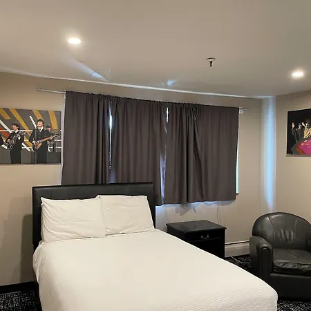 Broadway And Main Hotel-2