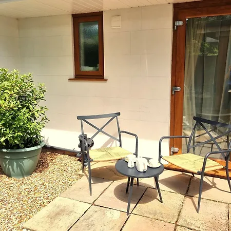 Oak Tree Rooms Ltd-2