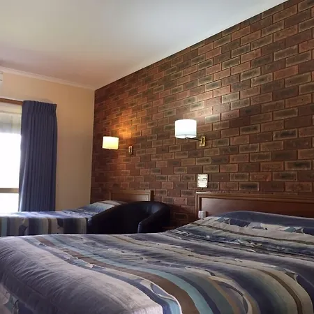 The Finley Palm Motor Inn-2