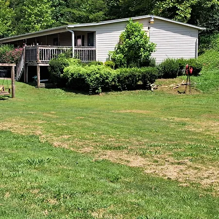 Blue Sky Inn- Complimentary Happy Hour Th-Sun, Veteran Owned, Full Breakfast, Best Green Space, 1 Mile From Blue Ridge, Fire Pit-2