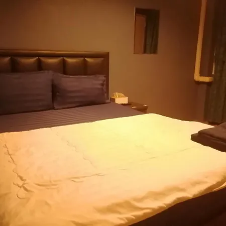 Airport House-2