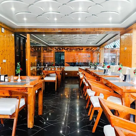 Evoque Hotel ! Near Mall Road Manali With Scenic River And Mountain Views ! Free Parking & Wifi ! Rooftop Bonfire, Music, And Honeymoon Special Rooms And Packages!-2