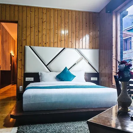 Evoque Hotel ! Near Mall Road Manali With Scenic River And Mountain Views ! Free Parking & Wifi ! Rooftop Bonfire, Music, And Honeymoon Special Rooms And Packages!-3