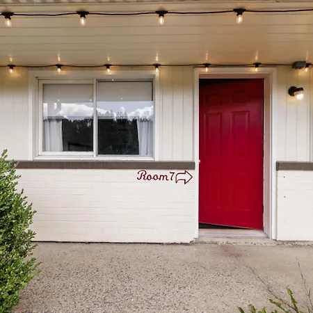 The Billy Motel Pet Friendly Room With Charm-3