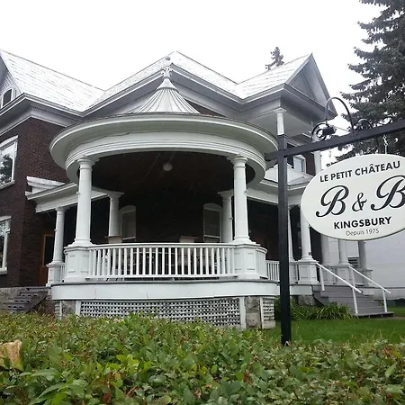 Le Petit Chateau Montebello B&B-2