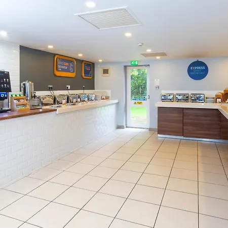 Holiday Inn Express Warwick - Stratford-Upon-Avon By Ihg-3