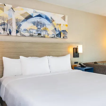Comfort Inn Kingston - Highway 401-3