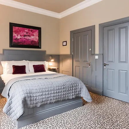 Irvine Guest House-3