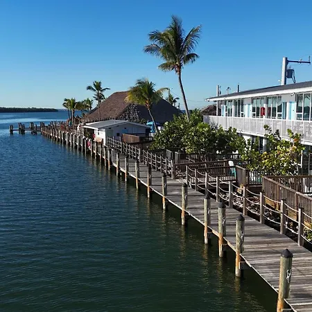 Gilbert'S Resort & Marina-2