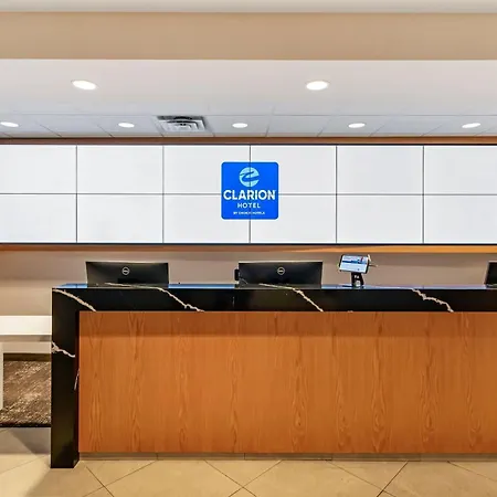 Clarion Lakeside Inn & Conference Centre-2