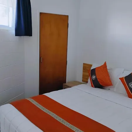 Motel Six-3