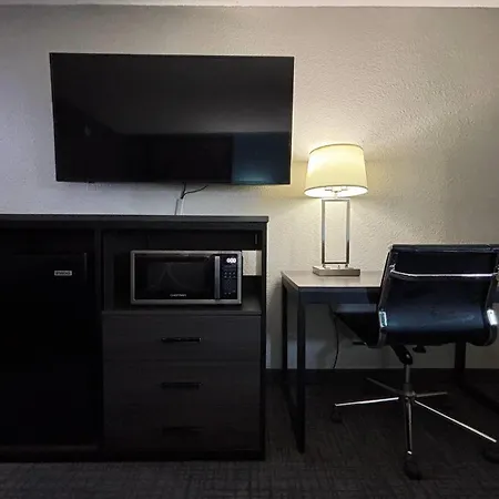 Super 8 By Wyndham Belleville St. Louis Area-3