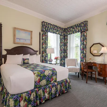 Saratoga Arms Hotel-2