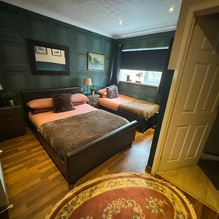 Lakeland Guest House-3
