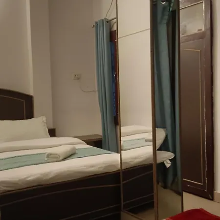 Sandhya Guest House Varanasi Near Ganga River-3