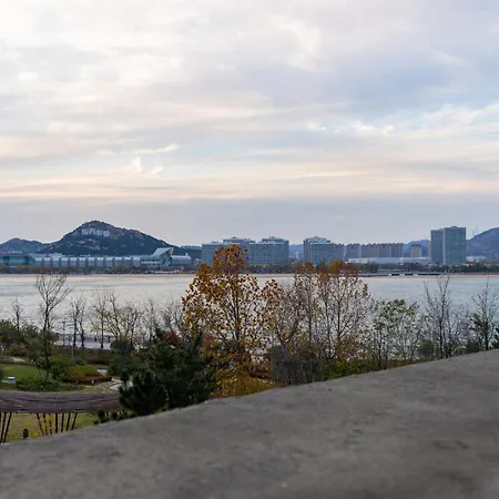 Crowne Plaza Qingdaooriental Movie Metropolis By Ihg-3