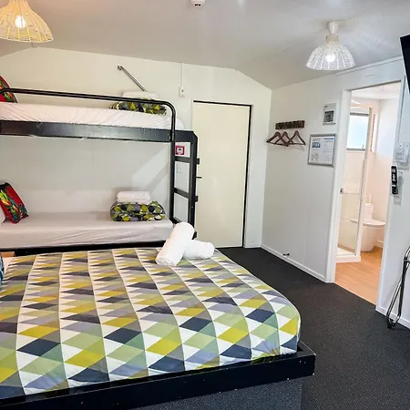 Kaiteriteri Recreation Reserve Cabins-3