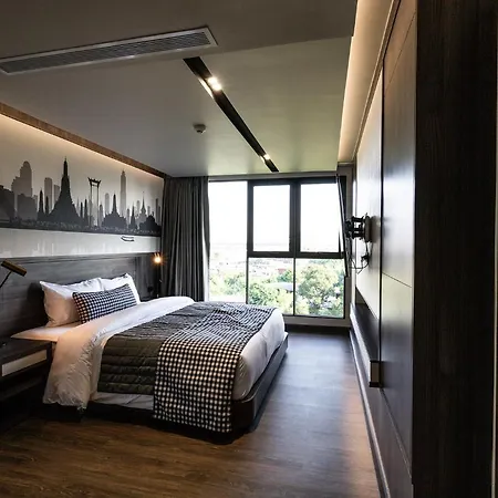 We Hotel Riverfront-3