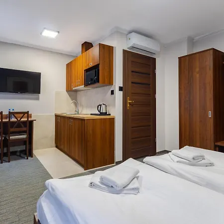 Noclegi Hit Rooms & Apartments-3