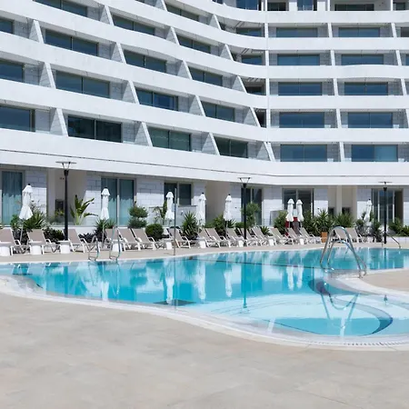 Nathan'S Suites On The Beach-3