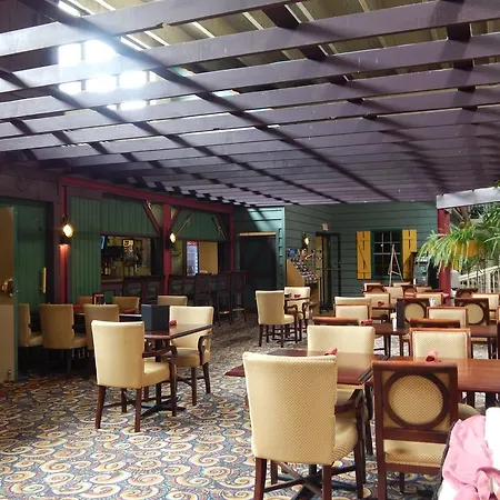 Ramada By Wyndham Uniontown-2