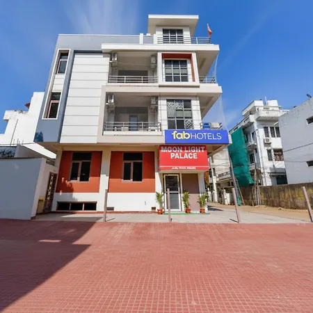 Fabhotel Moon Light Palace-2