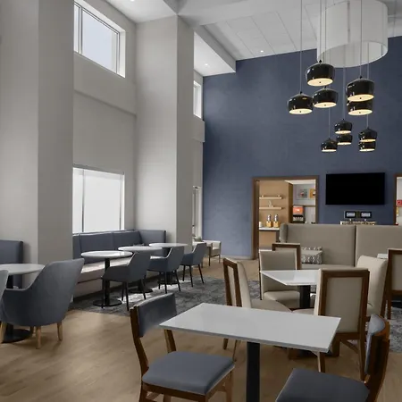 Hampton Inn & Suites By Hilton Long Island Farmingdale-2