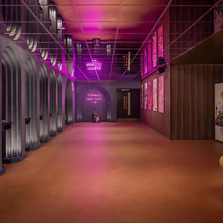 Moxy London Piccadilly Circus-2