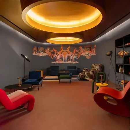 Moxy London Piccadilly Circus-2