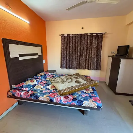 Hotel Sudama Palace - Mahabaleshwar , Couple & Family Stay Rooms With Free Wi-Fi In Main Market-3