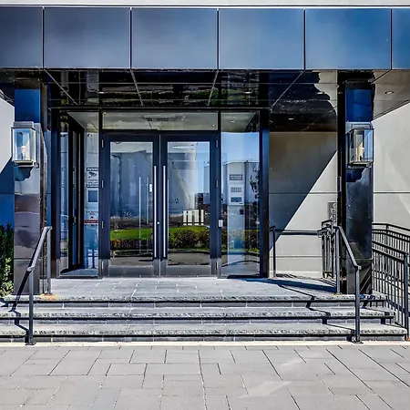 Dream Suites Near Yyz Airport-2