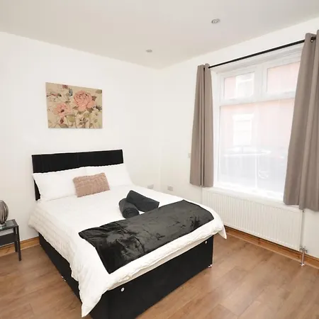 Jmg House -Near Birmingham, En-Suite & Private Rooms, Free Off Road Parking, Quality Rooms-3