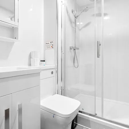 Ensuite Double Godino Hotel By Ilford Station-2