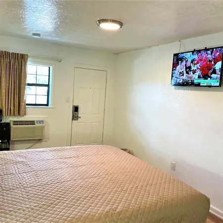 Budget Inn Giddings-2