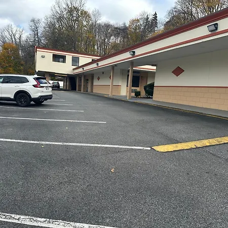 Apple Motel-2