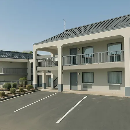 Baymont By Wyndham Fayetteville-3
