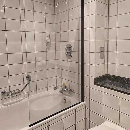 B&B Hotel London Heathrow-3