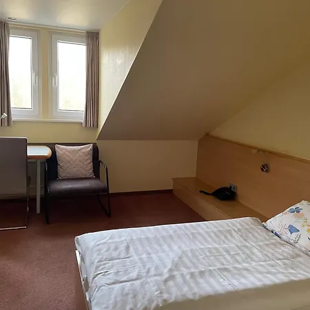 Hotel Kieler Foerde & Free Parking-3