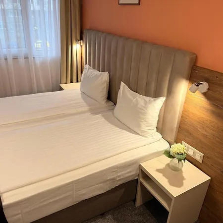 Hotel Forum - Free Parking For Cars-3