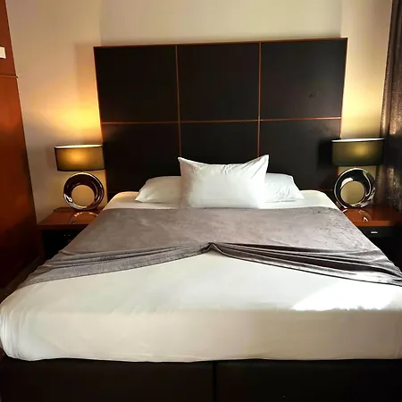 Goldstar Apartments&Suites-2