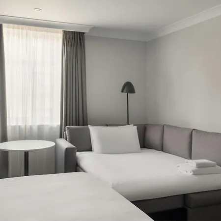 Edinburgh Marriott Hotel Holyrood-2