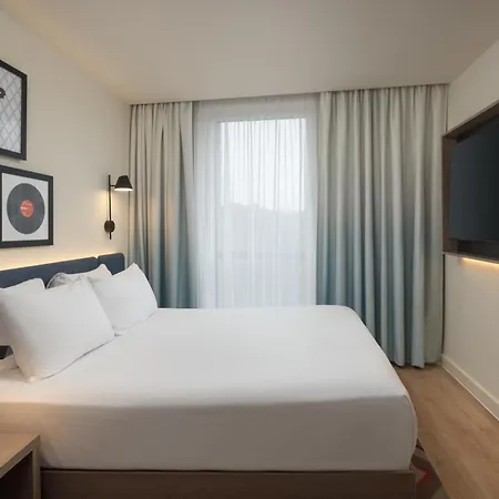 Hampton By Hilton London City-3