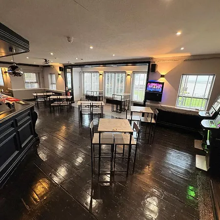 Royal Hotel, Bar & Grill-2