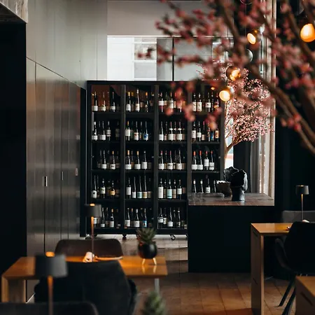 Carbon Hotel-2