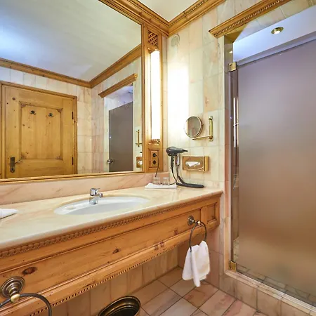 Alpenjuwel Parkhotel Wallgau 4 Sterne Superior Genusshotel Mit Spa Feinster Kulinarik & Golf Ihr Rueckzugsort Inmitten Der Alpen Mit Tradition Und Eleganz-2