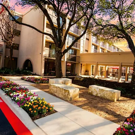 Ramada By Wyndham Austin South-2