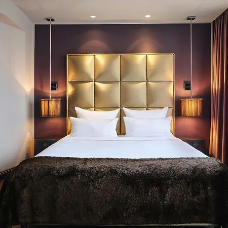 Roomers Frankfurt Central, Autograph Collection-3