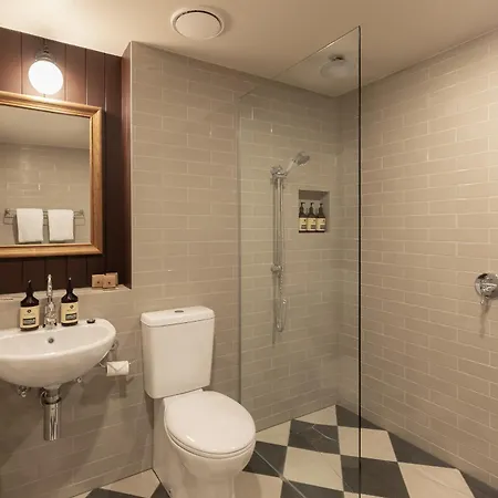 Hadley'S Orient Hotel-3