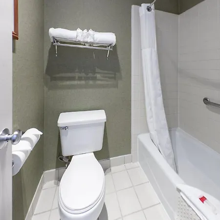 Ramada By Wyndham Costa Mesa/Newport Beach-3