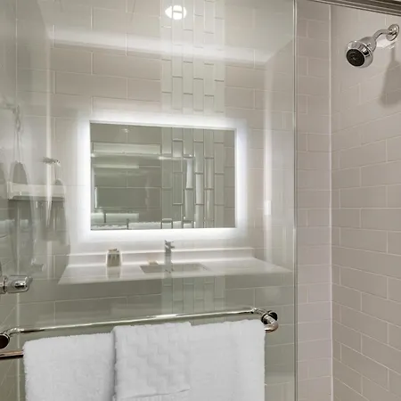 Best Western Plus Dartmouth Hotel & Suites-3